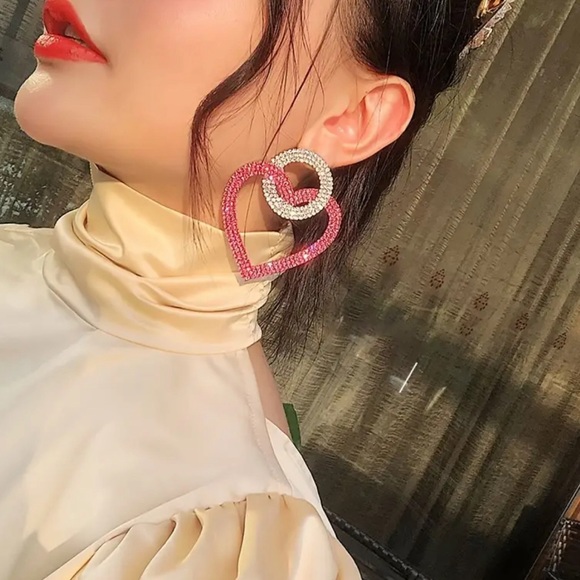 Jewelry - Circle & heart Design full shiny  rhinestone earrings